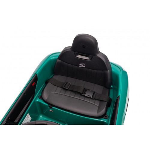 Zelené vozidlo Mini Cooper