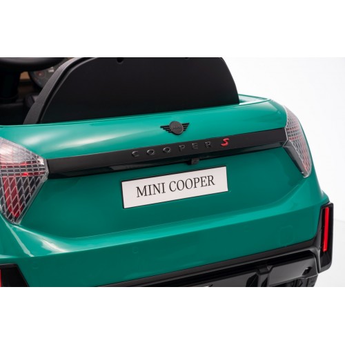 Zelené vozidlo Mini Cooper