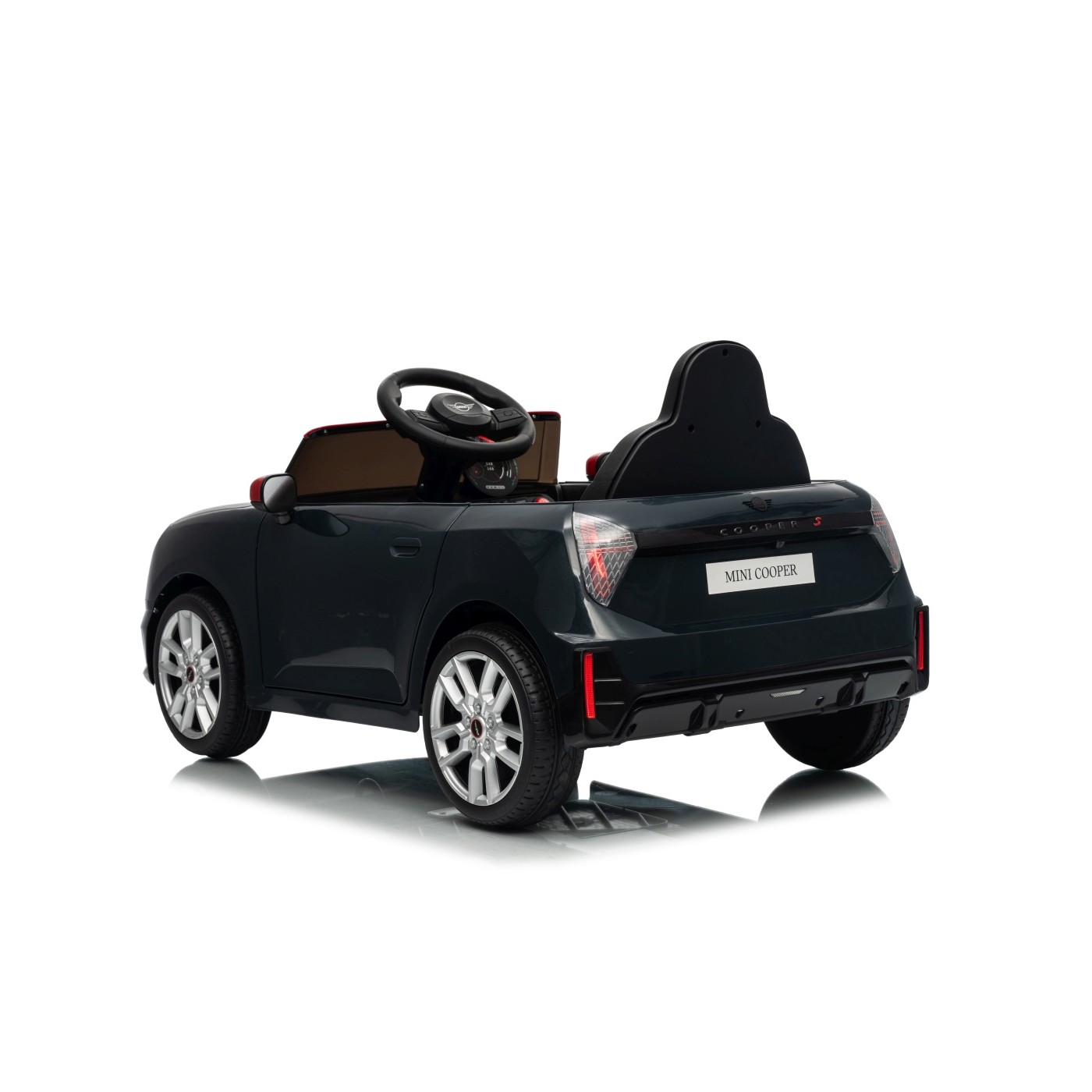 Mini Cooper čierne vozidlo