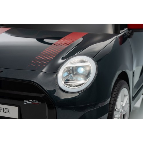 Mini Cooper čierne vozidlo