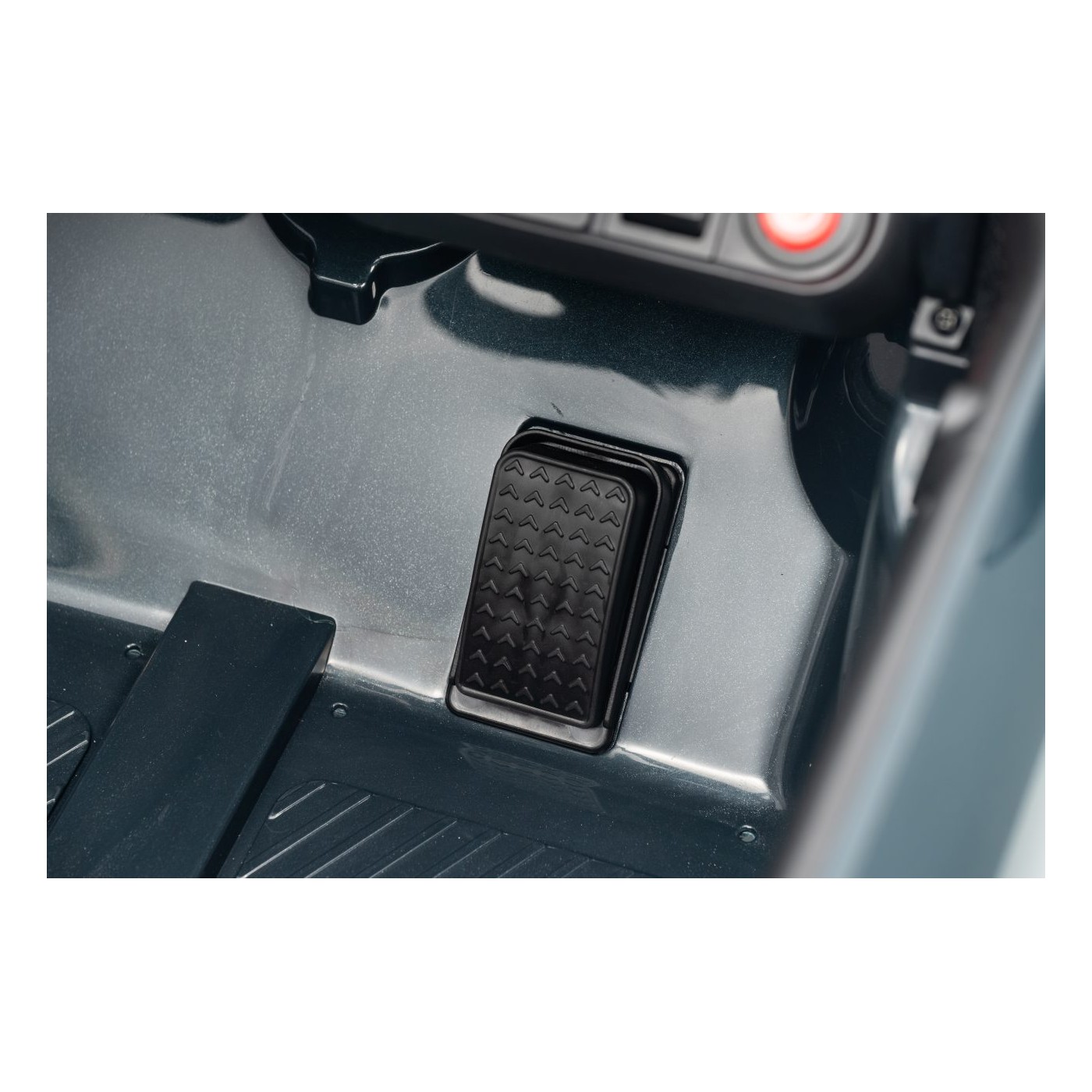 Mini Cooper čierne vozidlo