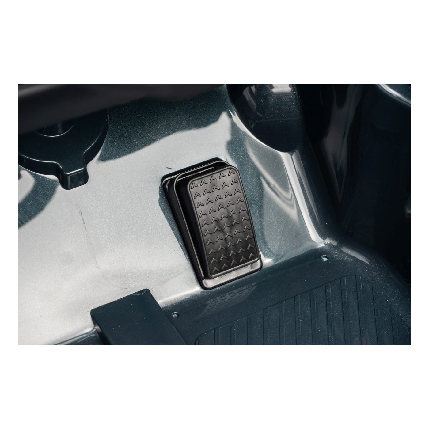 Mini Cooper čierne vozidlo