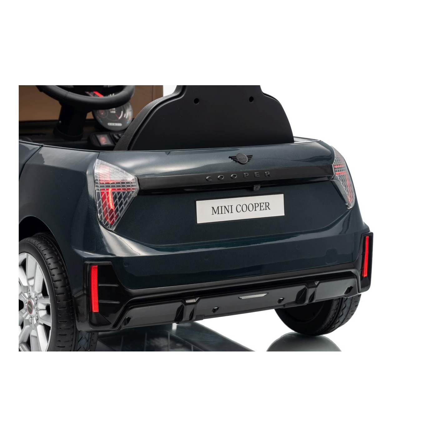 Mini Cooper čierne vozidlo