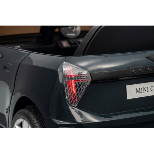 Mini Cooper čierne vozidlo