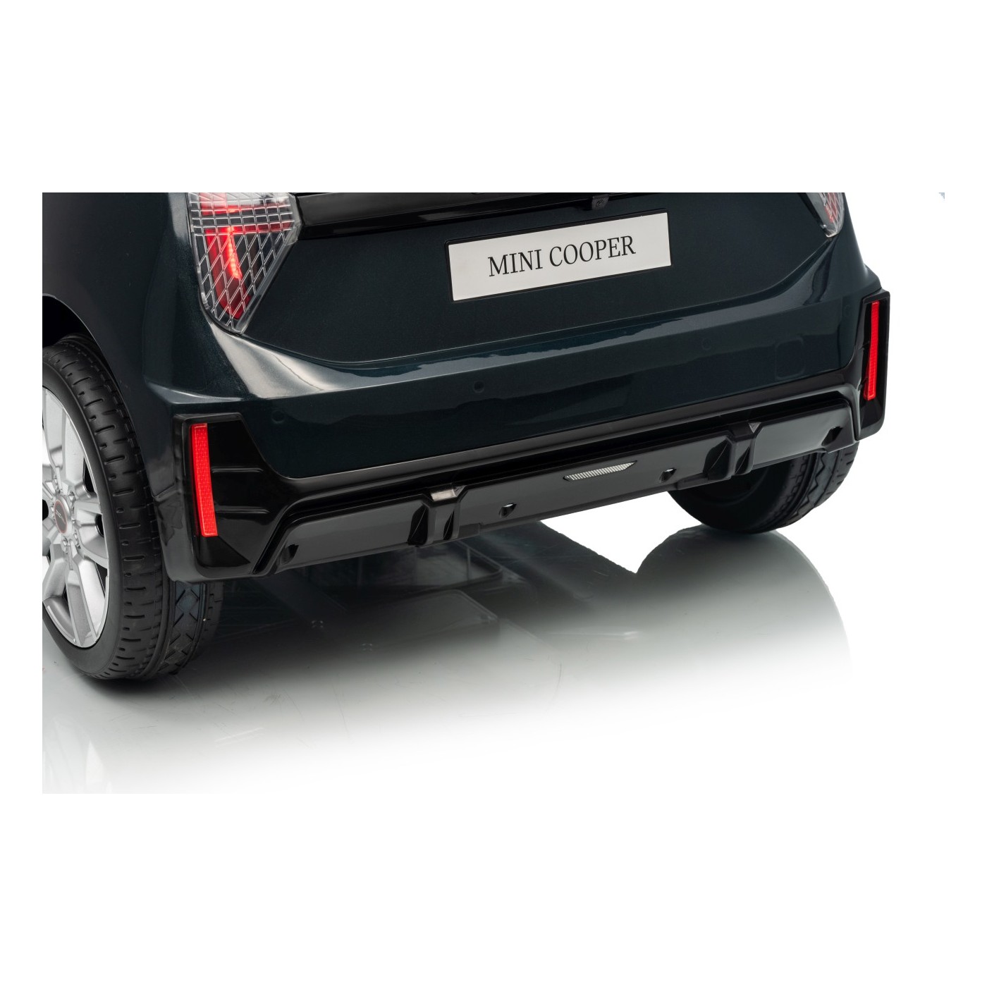 Mini Cooper čierne vozidlo