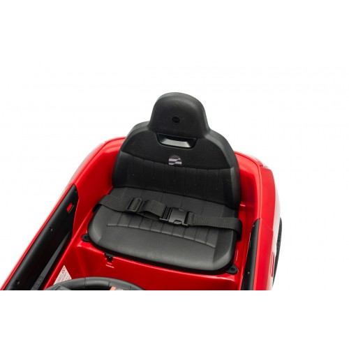 Červené vozidlo Mini Cooper