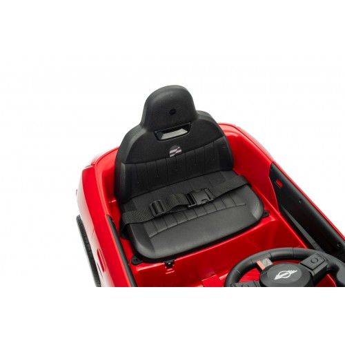 Červené vozidlo Mini Cooper