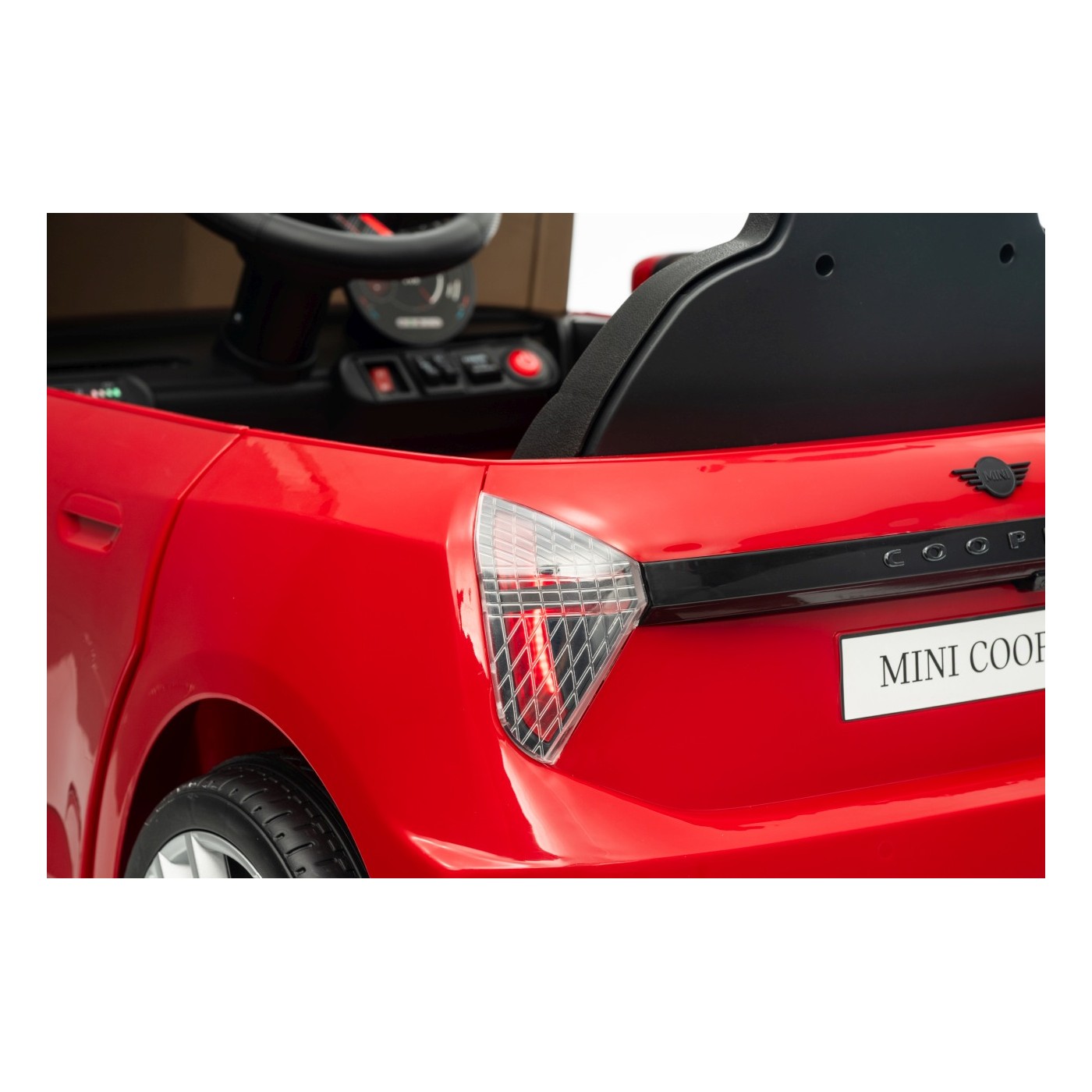 Červené vozidlo Mini Cooper