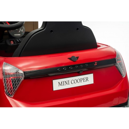 Červené vozidlo Mini Cooper