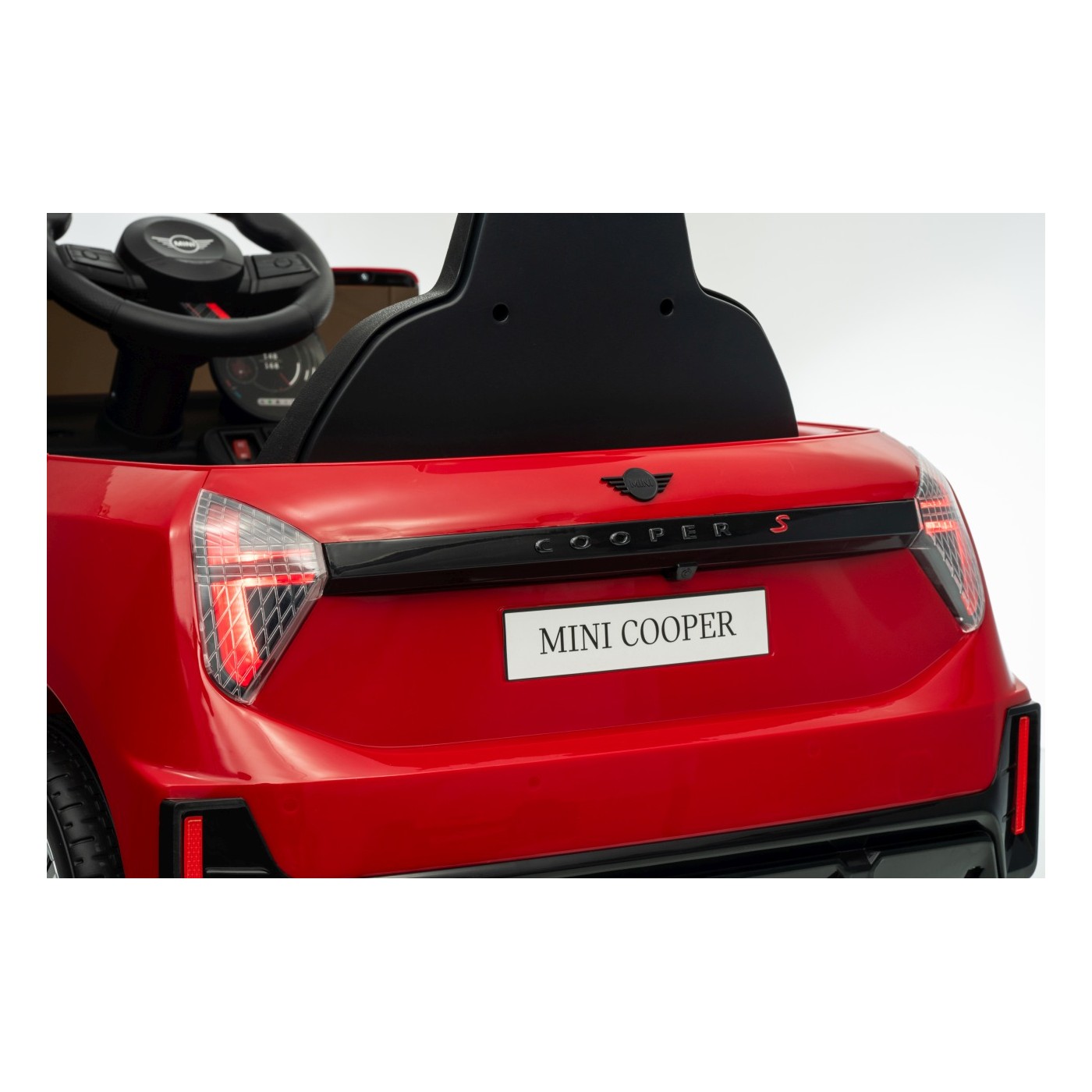 Červené vozidlo Mini Cooper