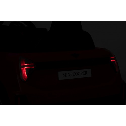 Červené vozidlo Mini Cooper