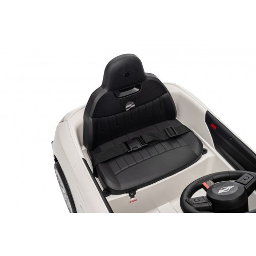 Mini Cooper biele vozidlo