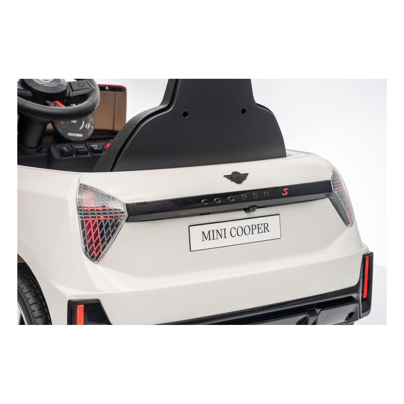 Mini Cooper biele vozidlo