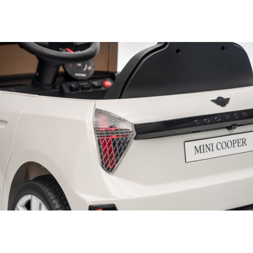 Mini Cooper biele vozidlo