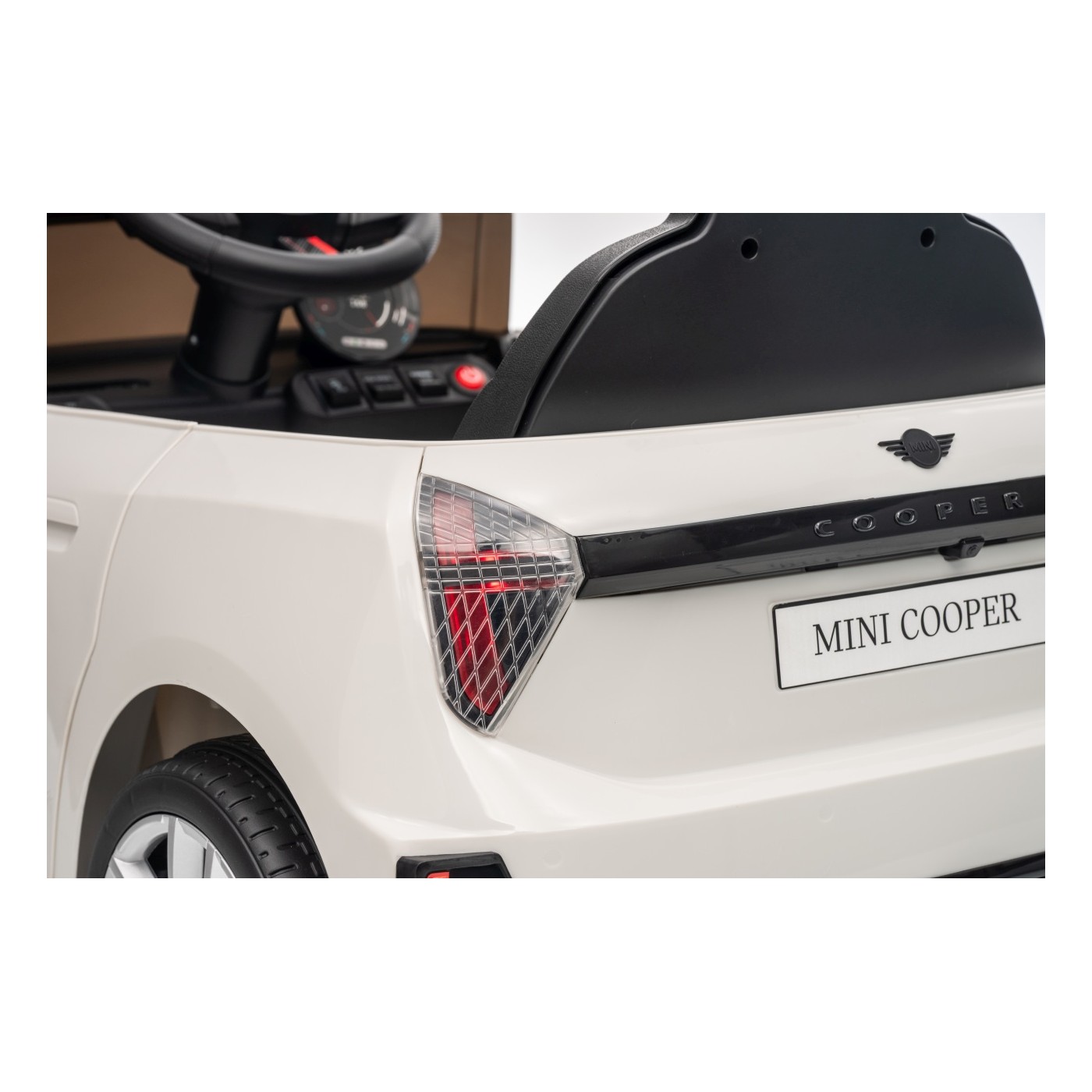 Mini Cooper biele vozidlo