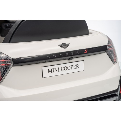 Mini Cooper biele vozidlo