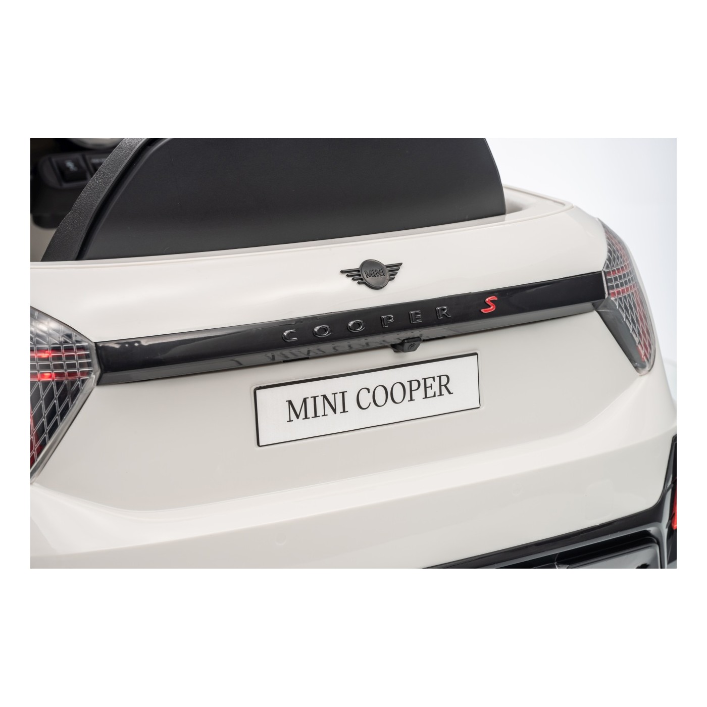 Mini Cooper biele vozidlo