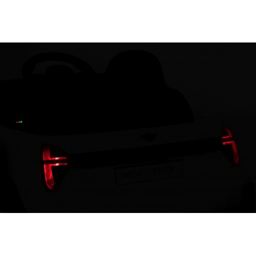 Mini Cooper biele vozidlo