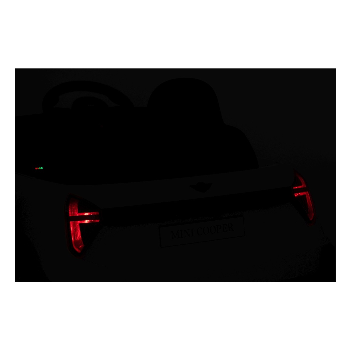 Mini Cooper biele vozidlo