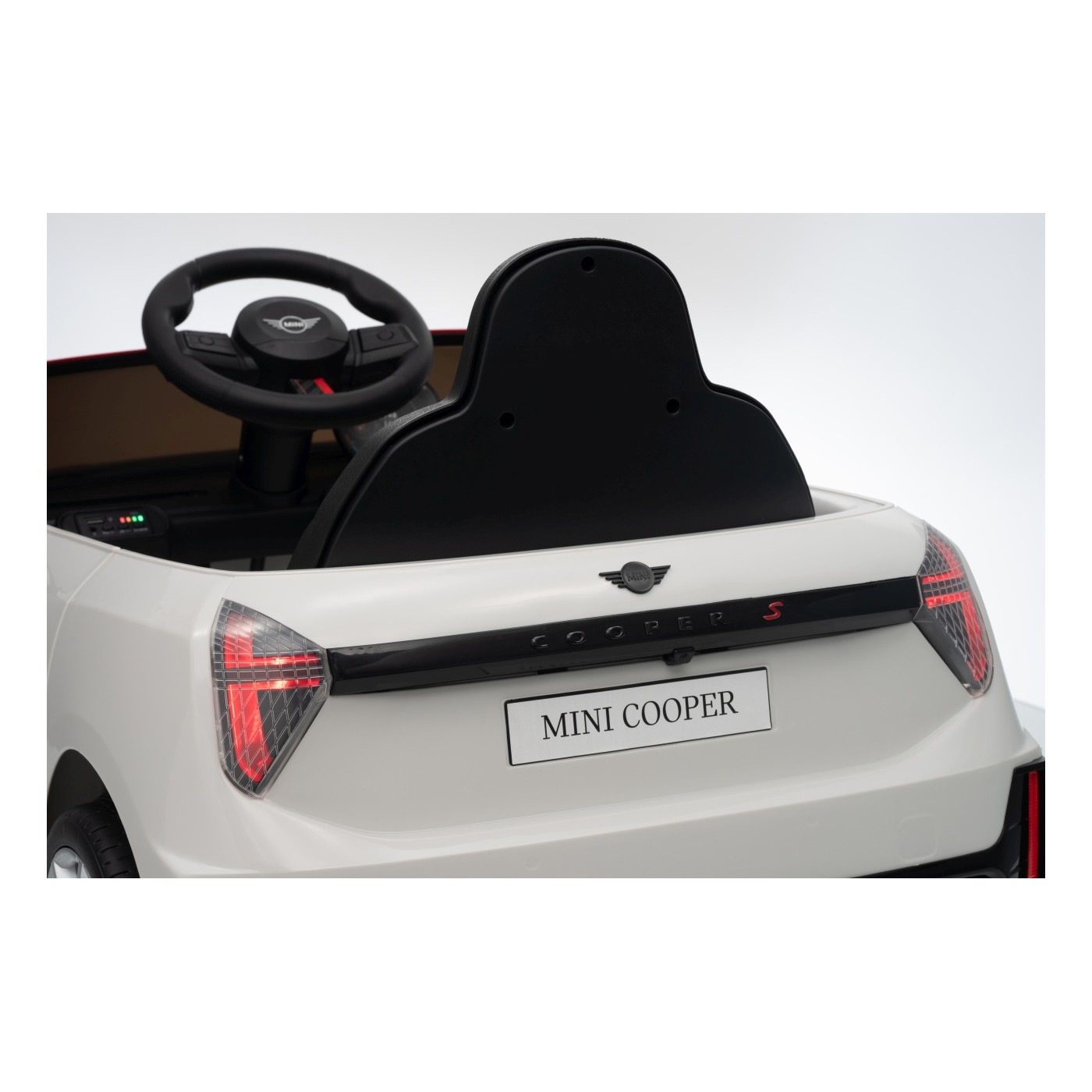 Mini Cooper biele vozidlo