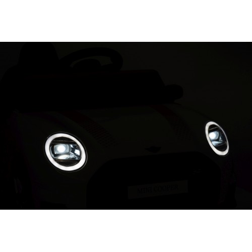 Mini Cooper biele vozidlo