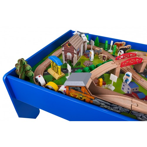 MEGA drevený vláčik na stole