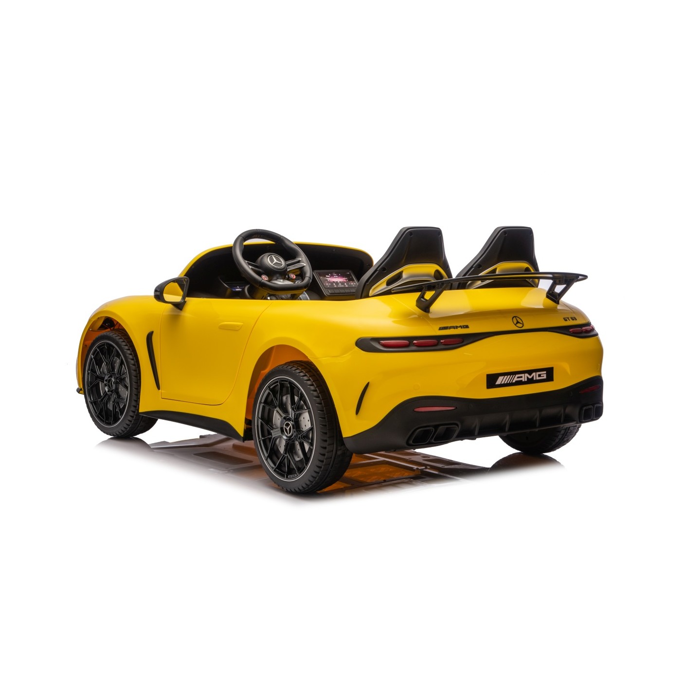 Vozidlo Mercedes Benz GT63 AMG žlté