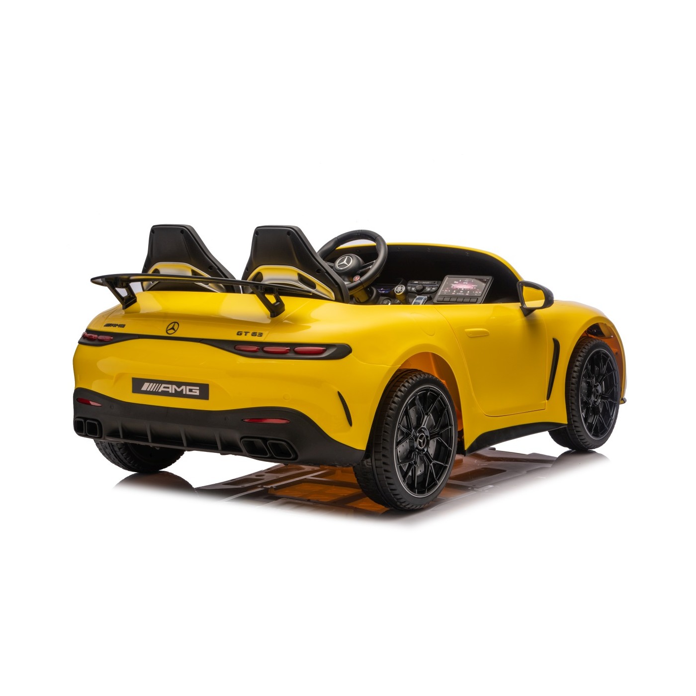 Vozidlo Mercedes Benz GT63 AMG žlté