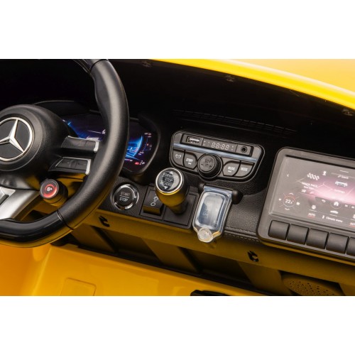 Vozidlo Mercedes Benz GT63 AMG žlté