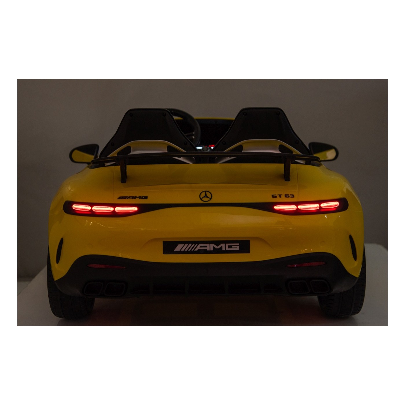 Vozidlo Mercedes Benz GT63 AMG žlté