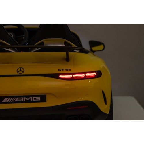 Vozidlo Mercedes Benz GT63 AMG žlté