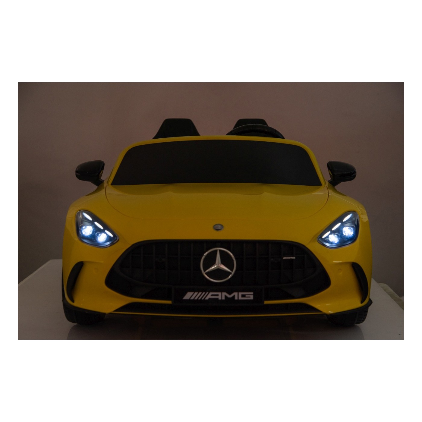 Vozidlo Mercedes Benz GT63 AMG žlté