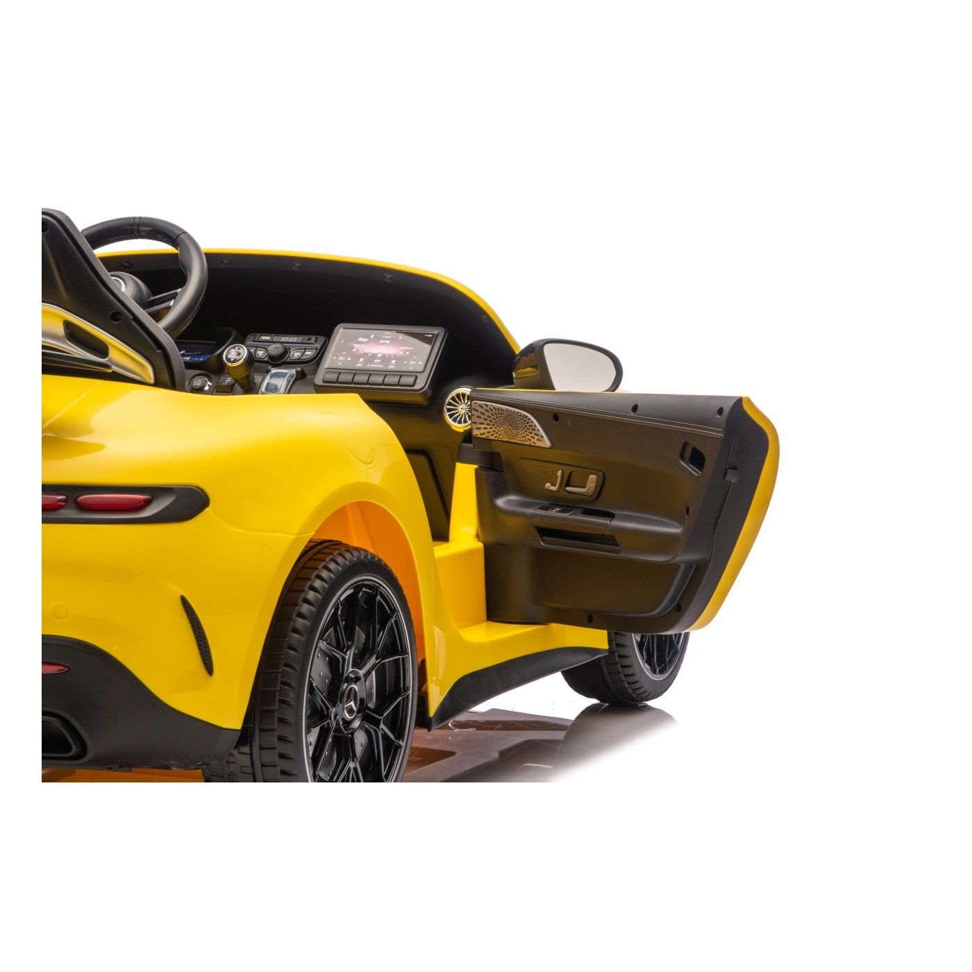 Vozidlo Mercedes Benz GT63 AMG žlté