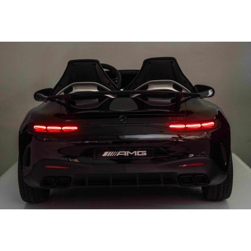 Vozidlo Mercedes Benz GT63 AMG čierne