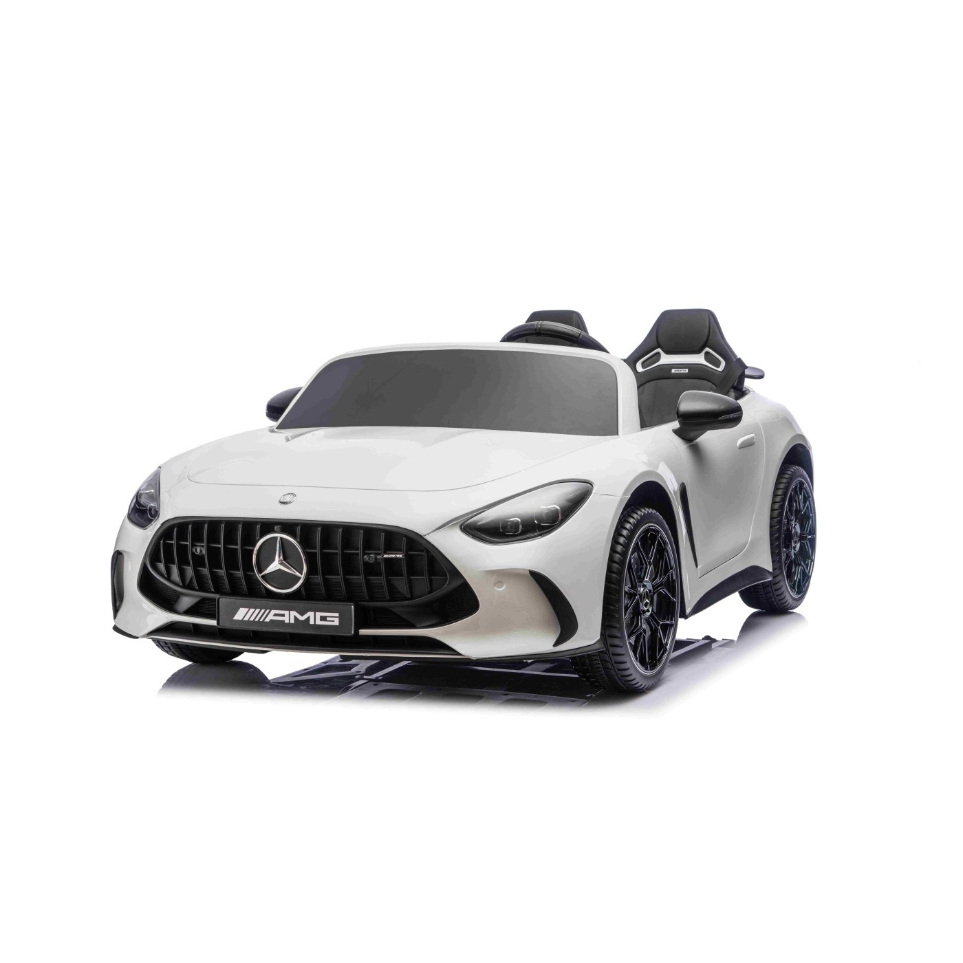 Vozidlo Mercedes Benz GT63 AMG bielej farby