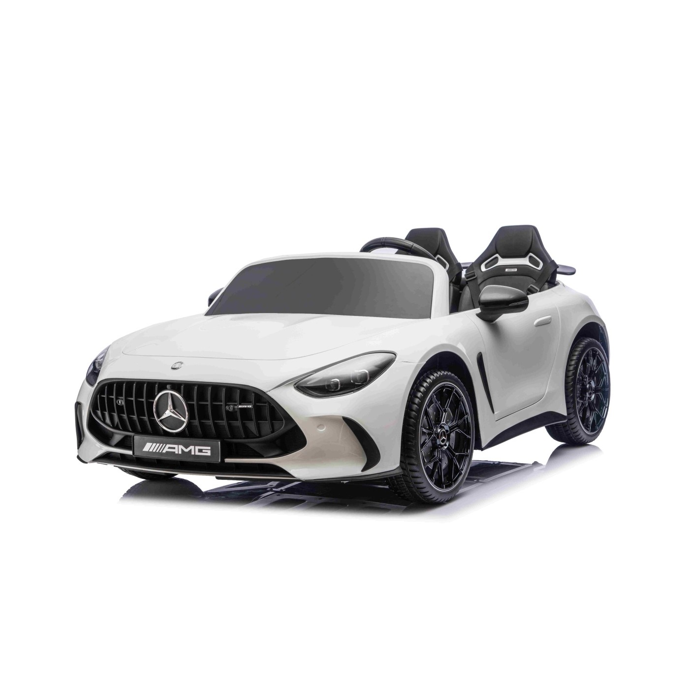 Vozidlo Mercedes Benz GT63 AMG bielej farby