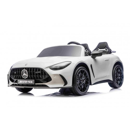 Vozidlo Mercedes Benz GT63 AMG bielej farby