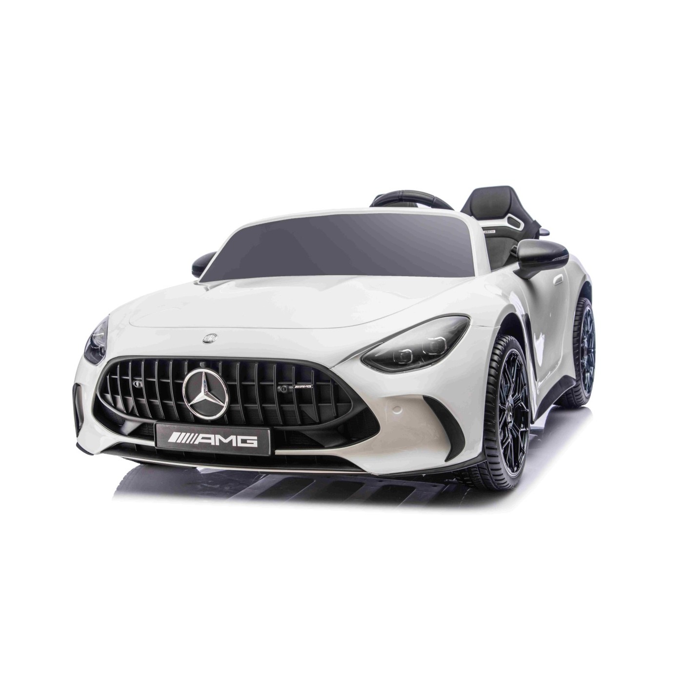 Vozidlo Mercedes Benz GT63 AMG bielej farby