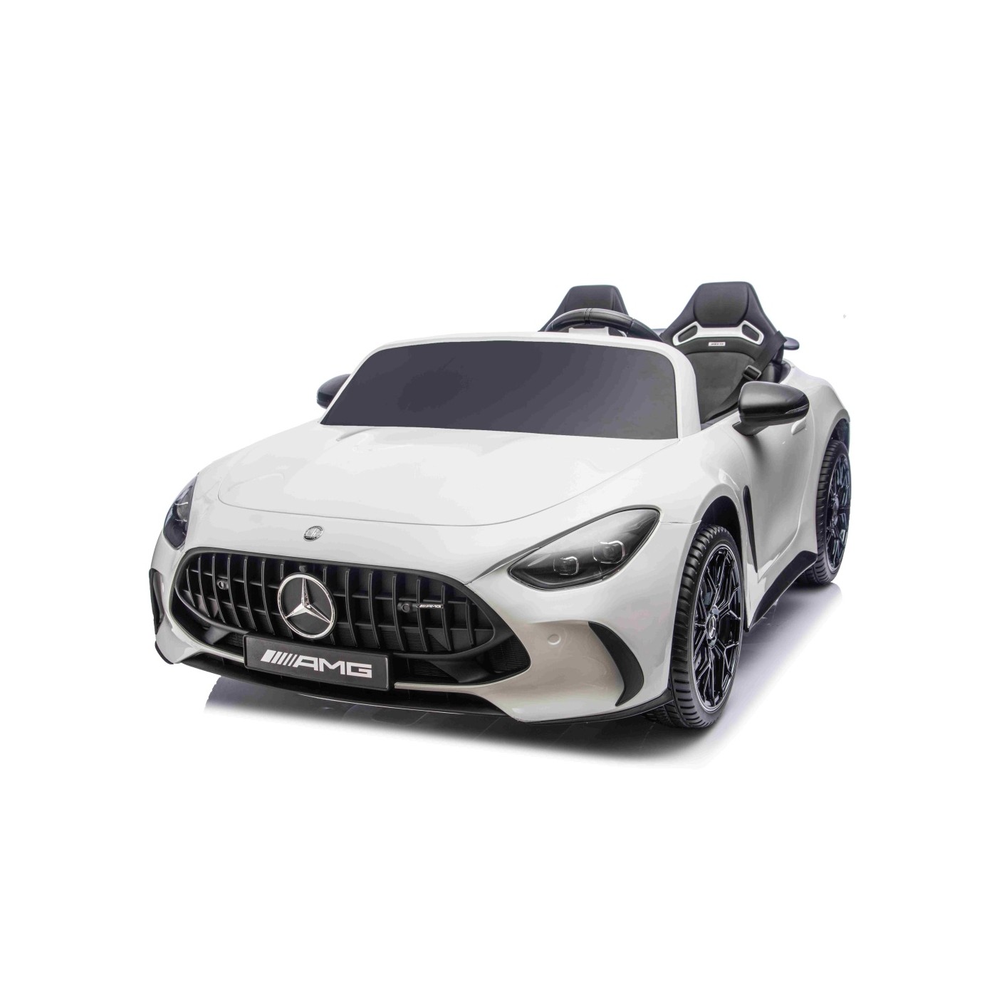 Vozidlo Mercedes Benz GT63 AMG bielej farby