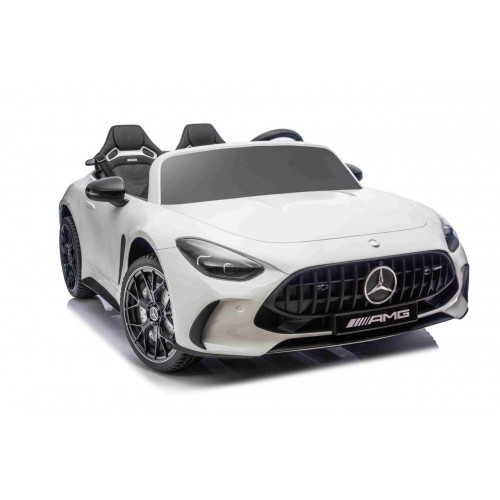 Vozidlo Mercedes Benz GT63 AMG bielej farby