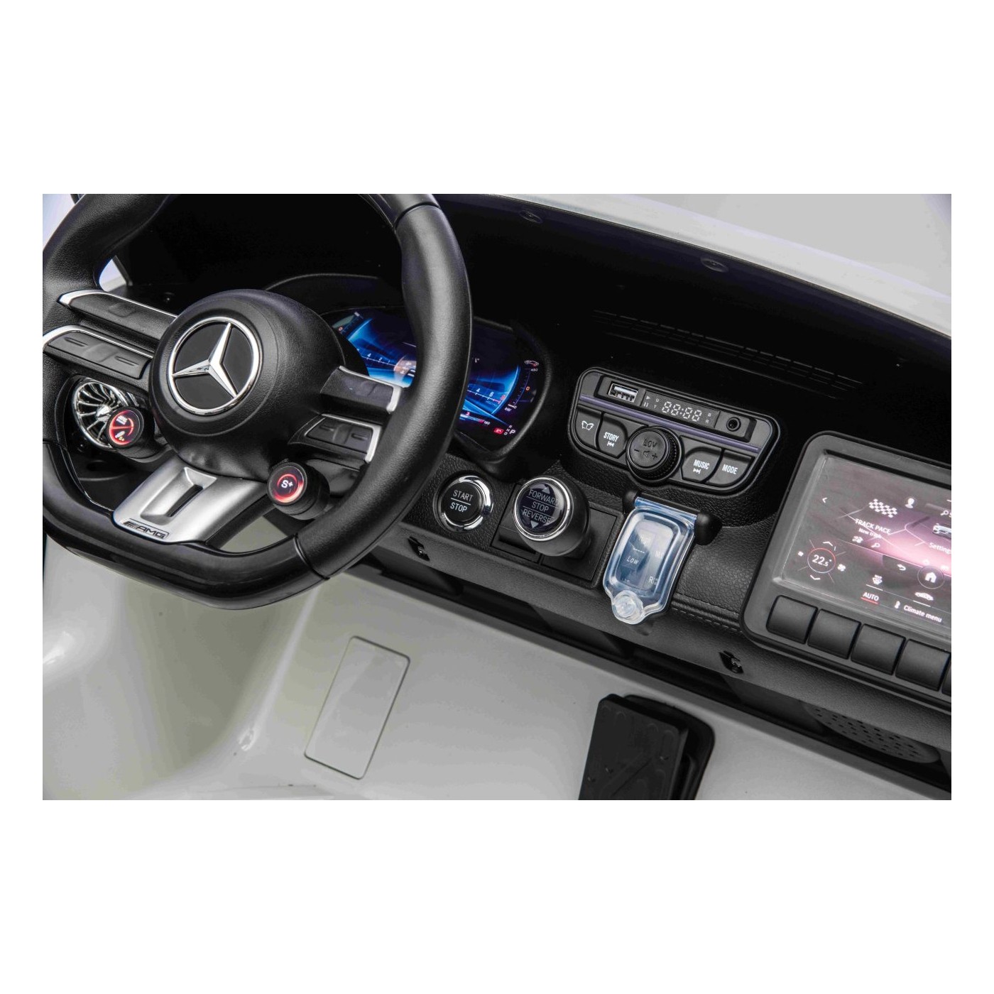 Vozidlo Mercedes Benz GT63 AMG bielej farby