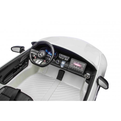 Vozidlo Mercedes Benz GT63 AMG bielej farby