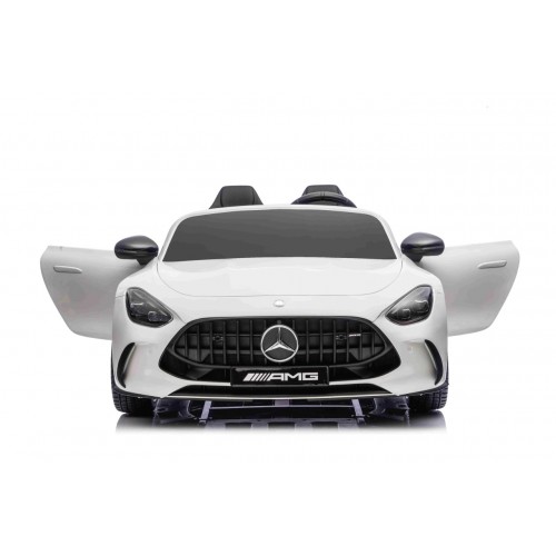 Vozidlo Mercedes Benz GT63 AMG bielej farby