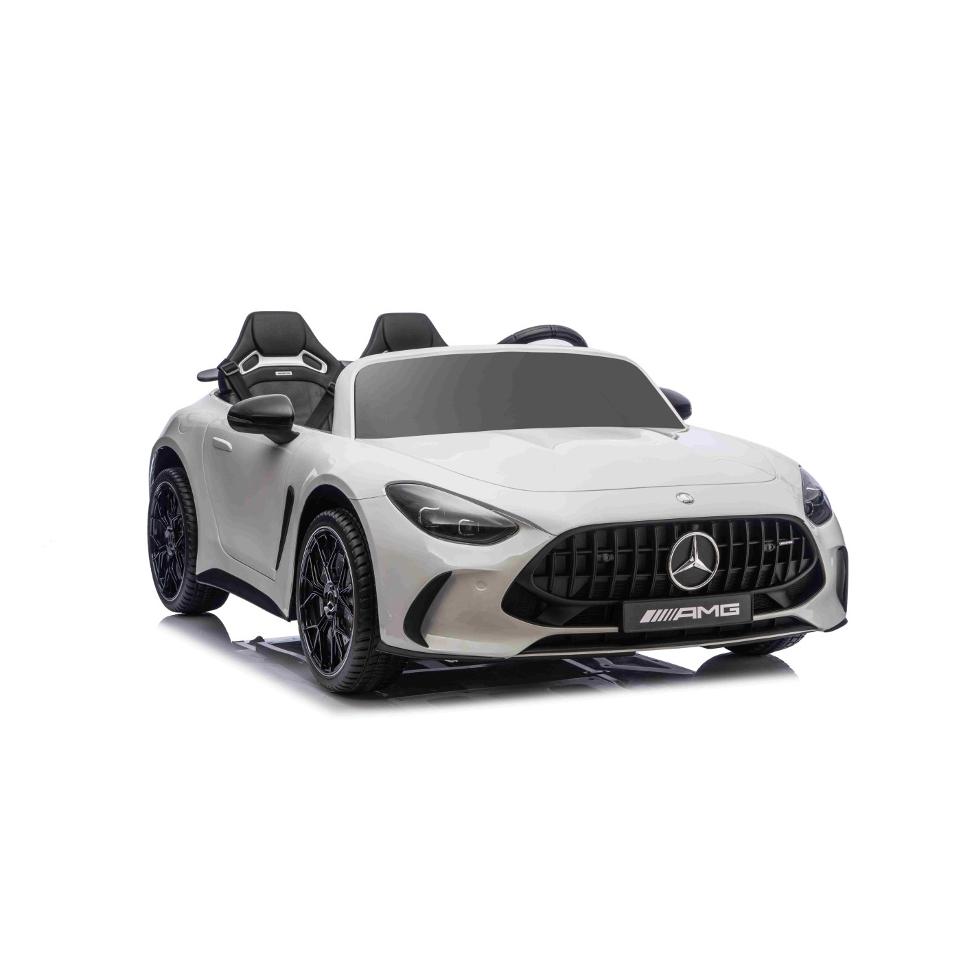 Vozidlo Mercedes Benz GT63 AMG bielej farby