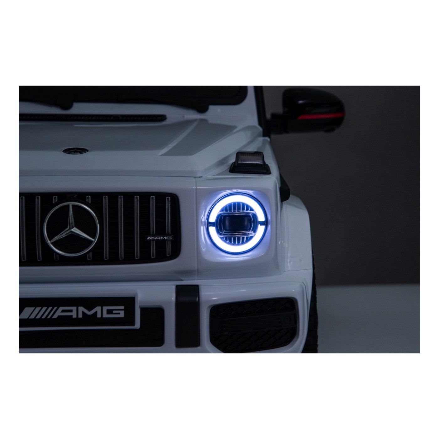 Vozidlo Mercedes G63 AMG LIFT biela