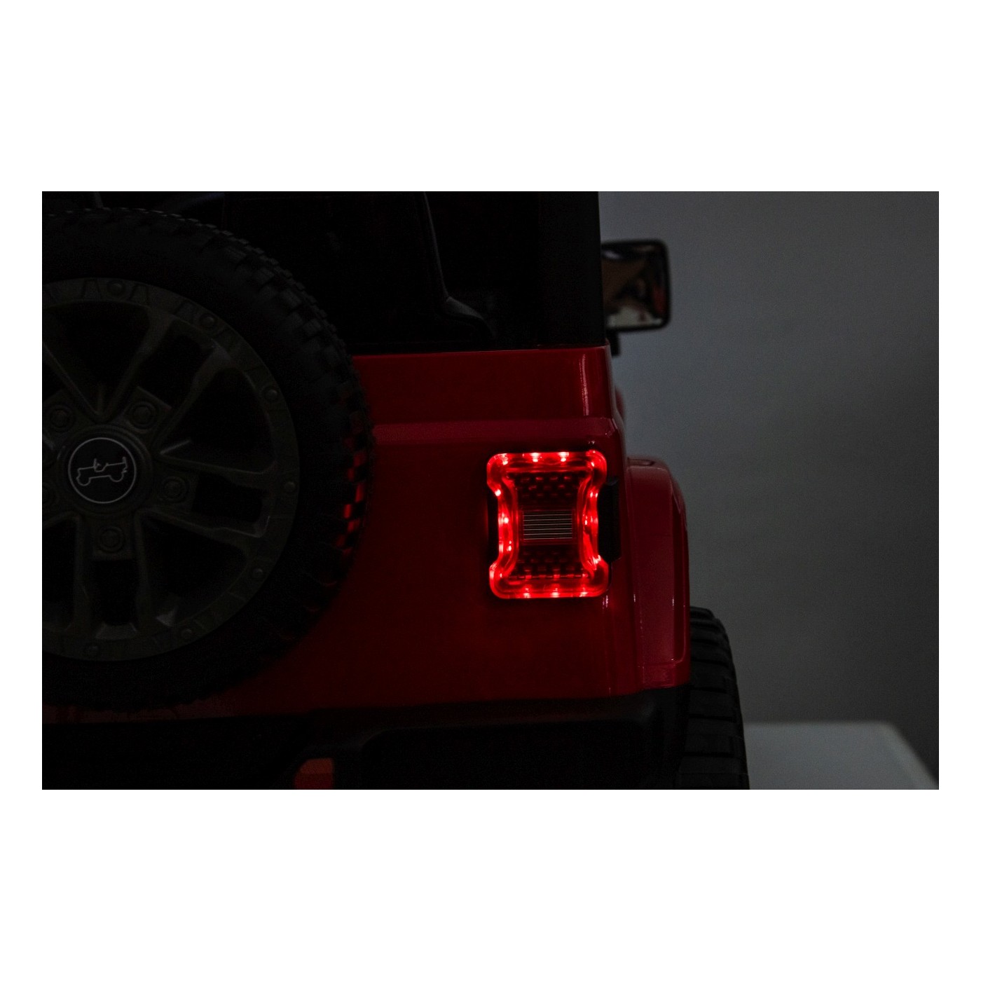 Jeep Wrangler Rubicon LIFT oranžové vozidlo