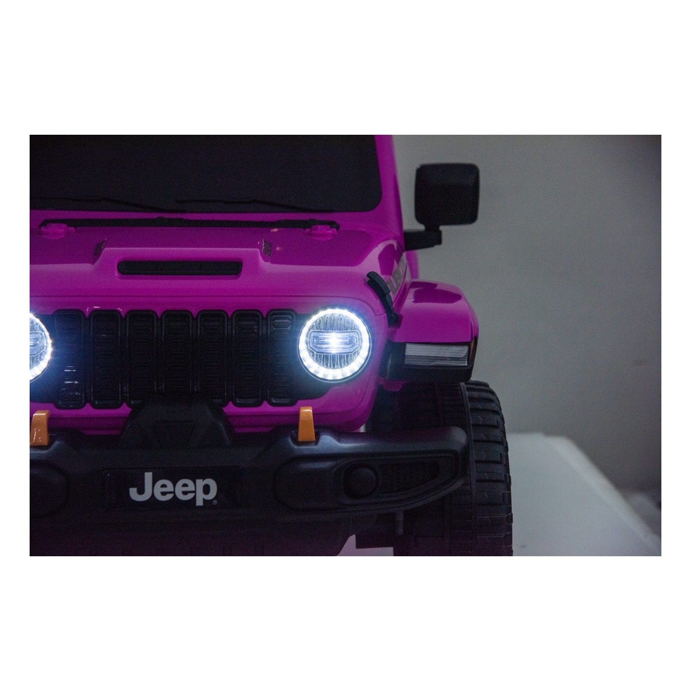 Jeep Wrangler Rubicon LIFT ružové vozidlo