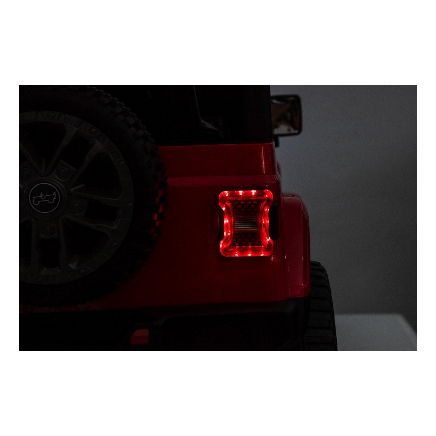 Jeep Wrangler Rubicon LIFT červené vozidlo