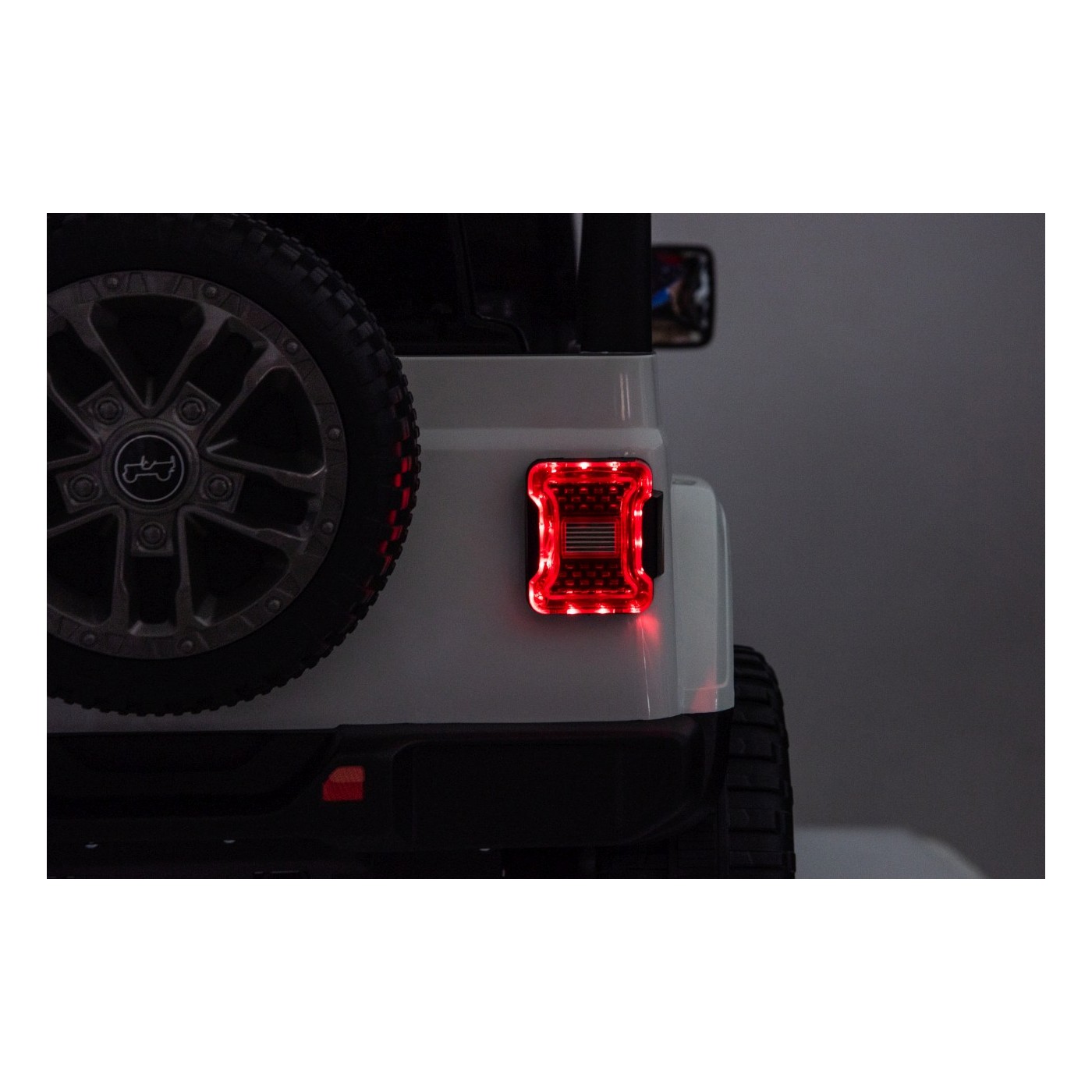 Jeep Wrangler Rubicon LIFT biele vozidlo