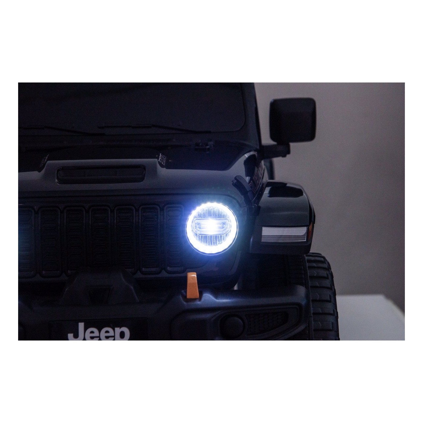 Jeep Wrangler Rubicon LIFT biele vozidlo